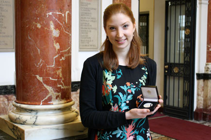 Magdalena Loth-Hill receives Mills Williams Medal 