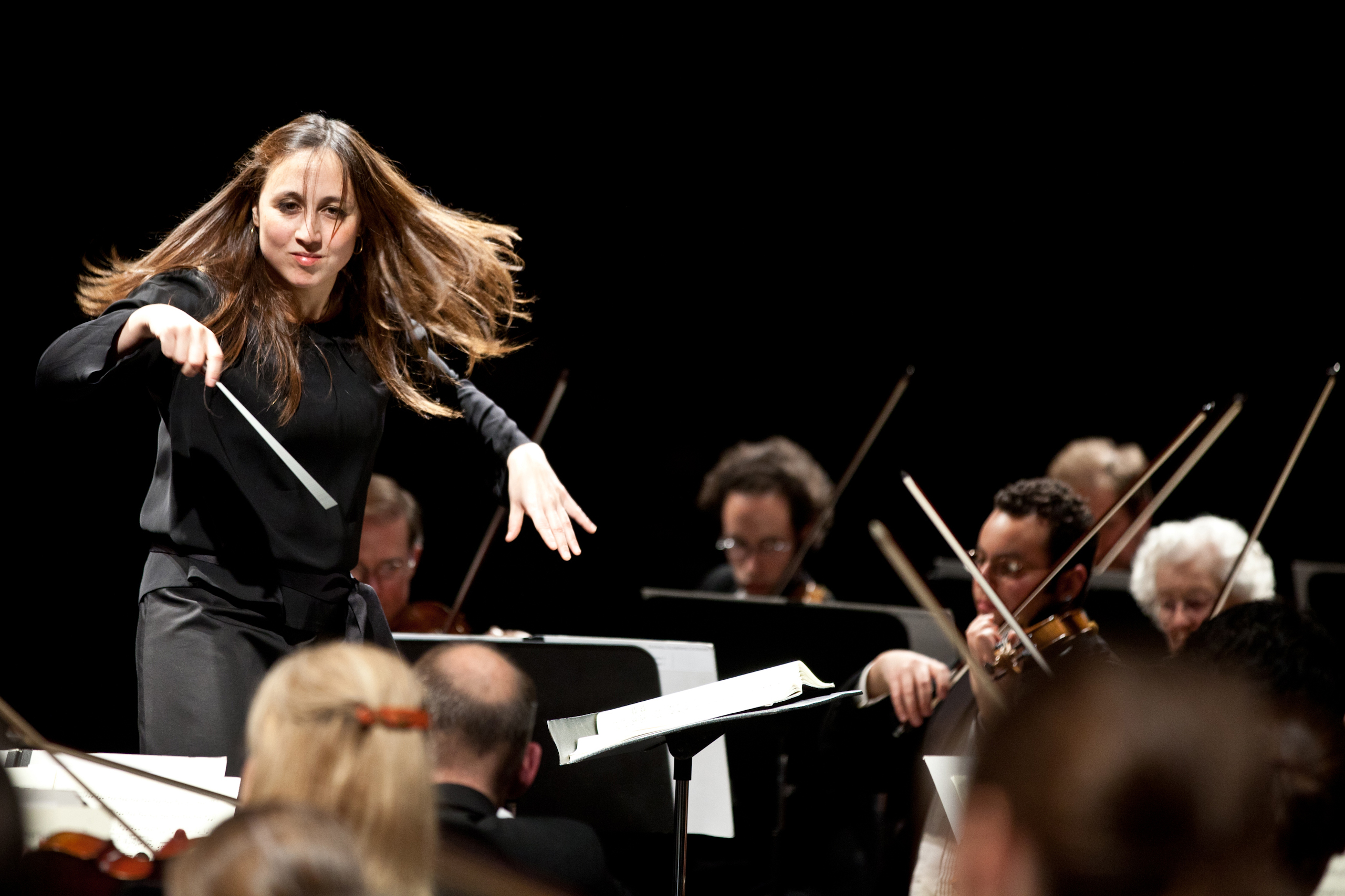 Joana Carneiro conducting