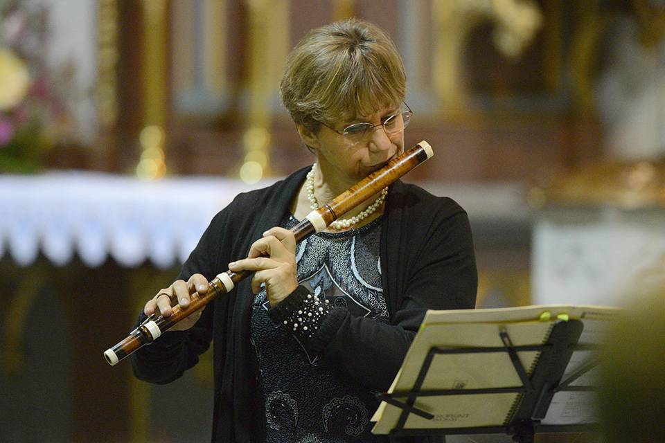  Linde Brunmayr-Tutz playing the recorder